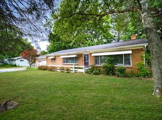 1056 E Parkdale Ave, Manistee, MI 49660