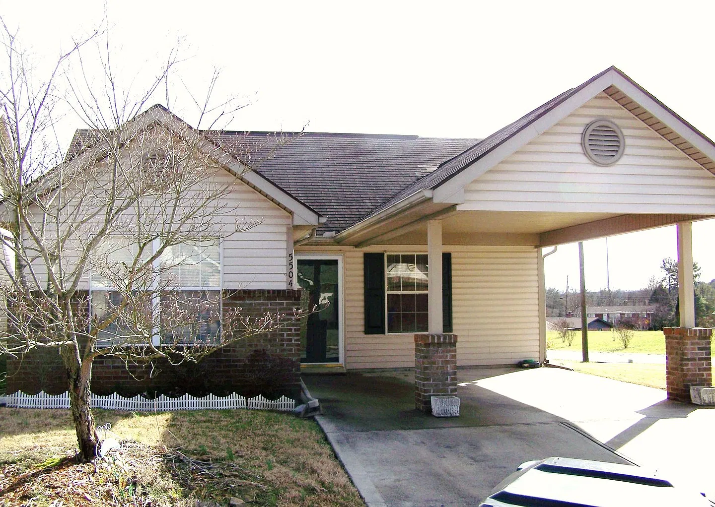2 bed, 2 bath one level condo w/ carport and neighborhood pool — Photo 1
