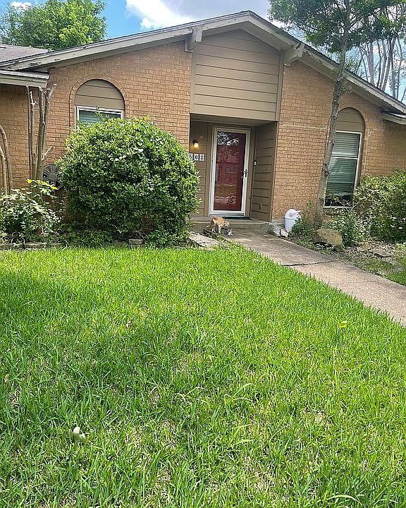 1st image of 1502 Douglas Dr