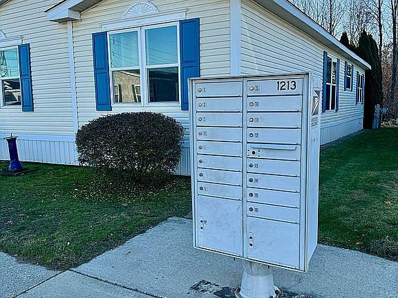 Home close to mailbox!