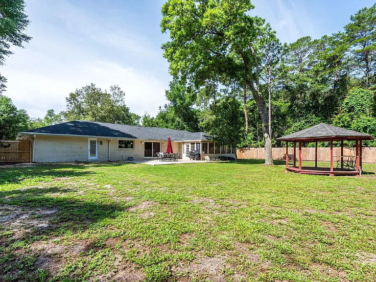 2507 Edgewater Dr — Photo 33