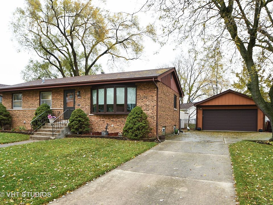 1st image of 755 Willow Dr