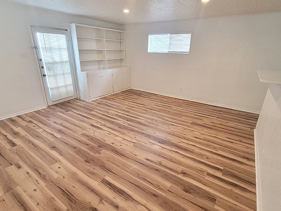 4th image of 1307 Clint St #A