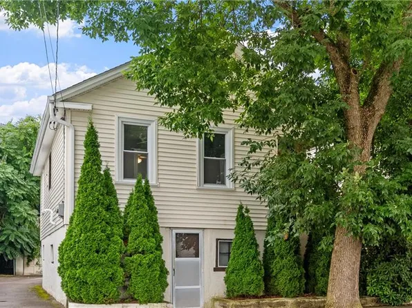 737 Academy Ave, Providence, RI 02908