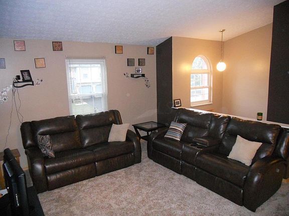 3rd image of 2222 Golden Leaf Ln