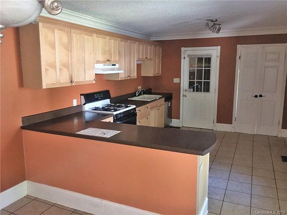 5th image of 1105 Woodmont Dr