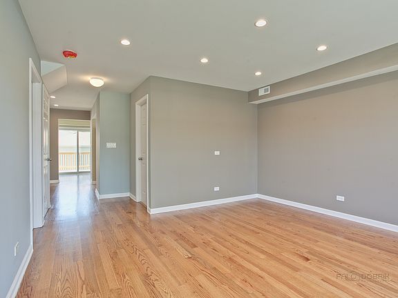 5th image of 3641 N Pontiac Ave #105
