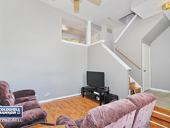Foyer/Living Room