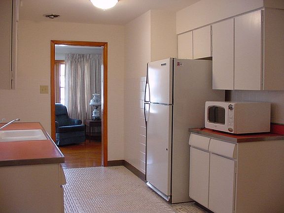 3rd image of 705 E 156th St