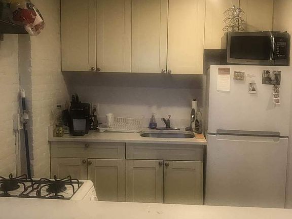 5th image of 42 Peck Slip APT 3D