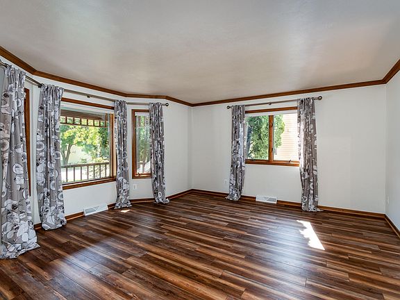 5th image of 5882 Roanoke Dr