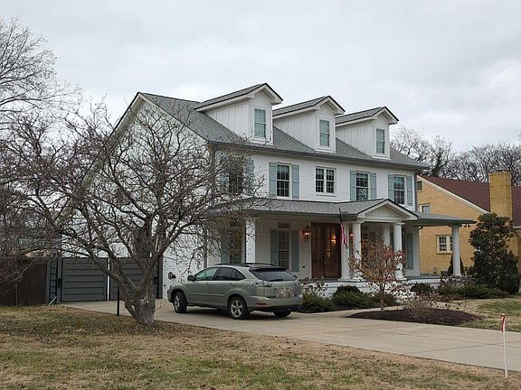 3rd image of 619 W Spring St