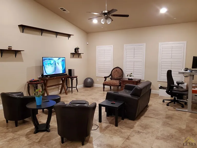 10321 Hillgate Ave — Photo 3
