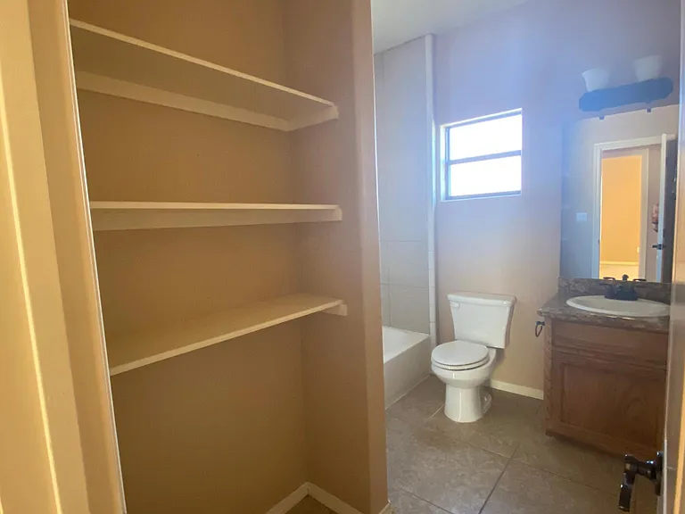 1112 Eisenhower St #B — Photo 9