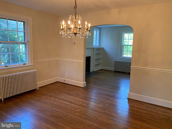 5th image of 310 W Alexandria Ave