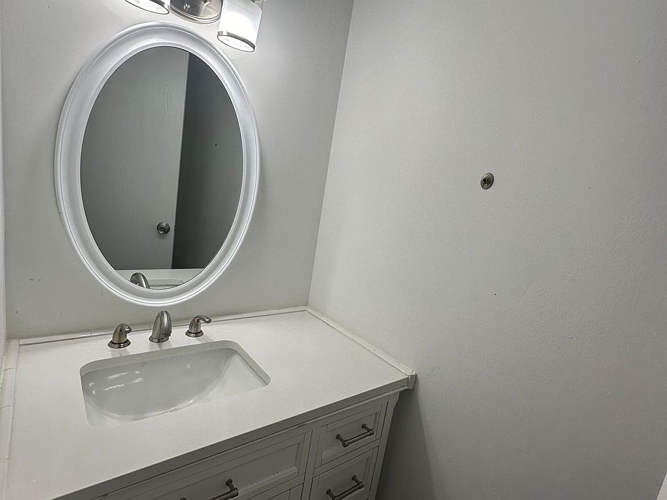 1st image of 16 Parkside Ct APT 14