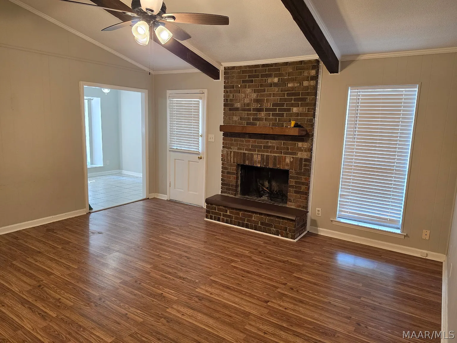 3 bed, 2.0 bath, 1489 sqft, $1,600 — Photo 3