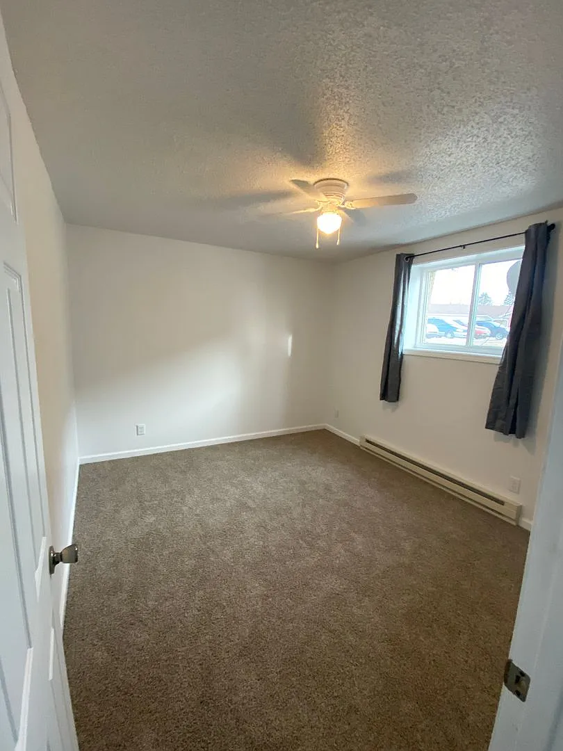 Crown Point Apartments — Photo 4