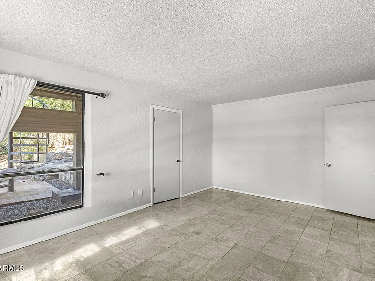6900 N Highlands Dr — Photo 29