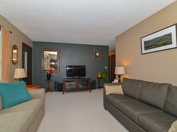 3rd image of 1417 39th St SE