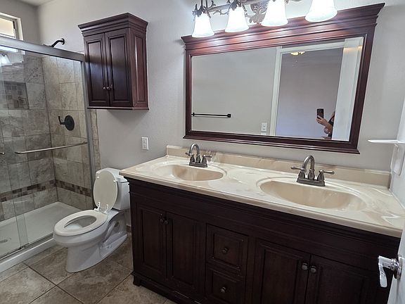 5th image of 544 Kimberly Pl