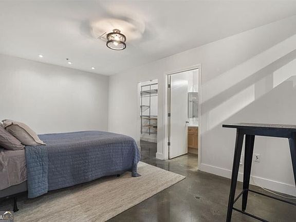 4th image of 845 Spring St NW Unit 523