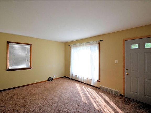 5th image of 4602 Longwood Ave