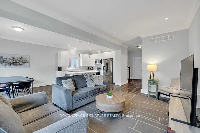 13 Damude Ave — Photo 10