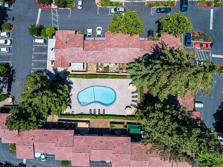 Dry Creek Apartments — Photo 22