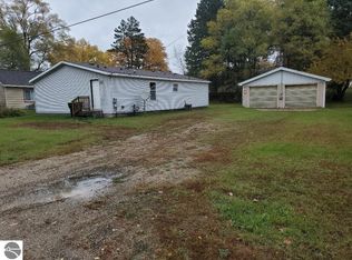 257 S Corning St, Farwell, MI 48622