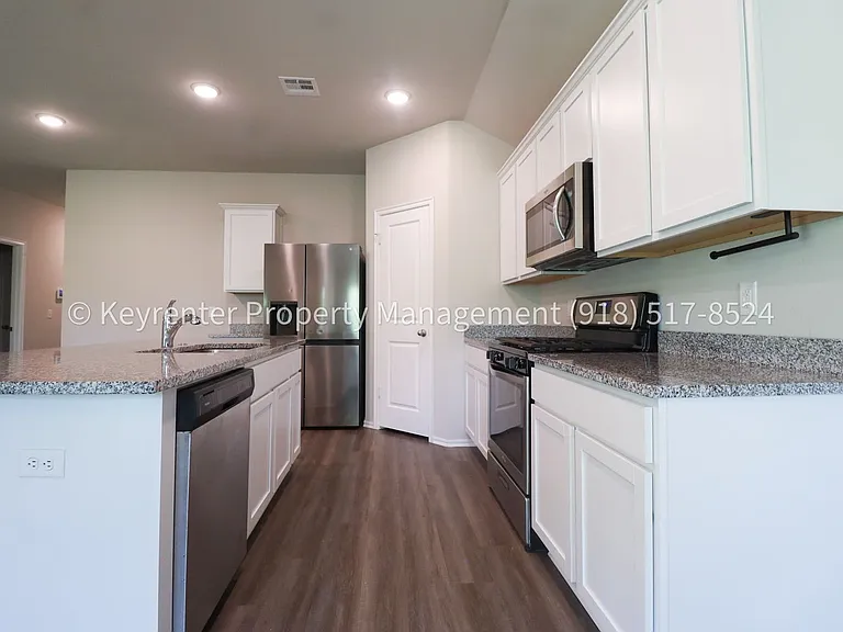3313 N 23rd West Ave — Photo 26