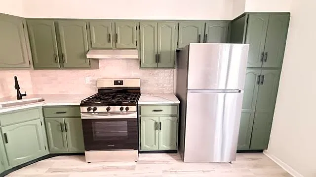 2 bed, 1.0 bath, $2,500 — Photo 3