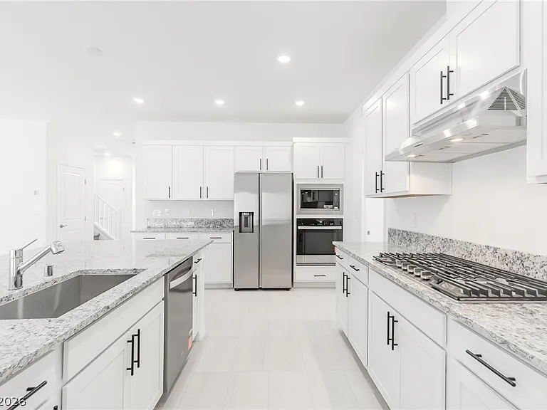 5749 Tioga Way — Photo 8