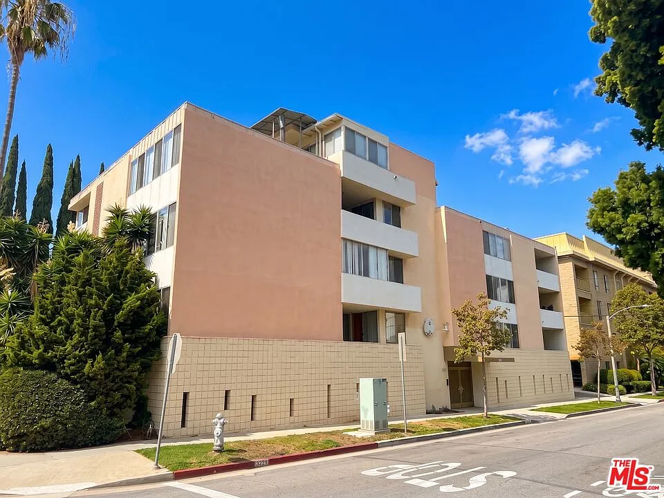 2 bed, 2.0 bath, 1800 sqft, $4,600 — Photo 1