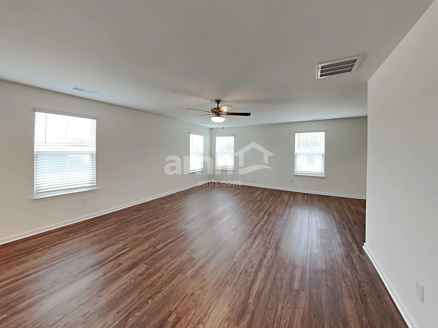 5 bed, 2.5 bath, 3060 sqft, $2,865 — Photo 4