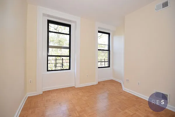 Rented by RES New York | media 8