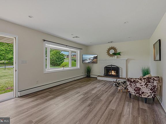 2nd image of 10316 Sunset Dr
