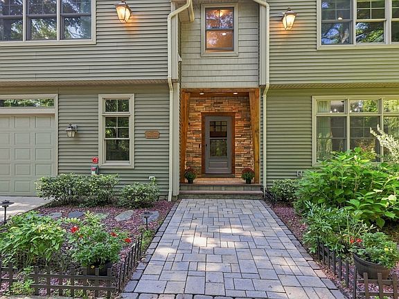 3rd image of 20 Bungalow Pt