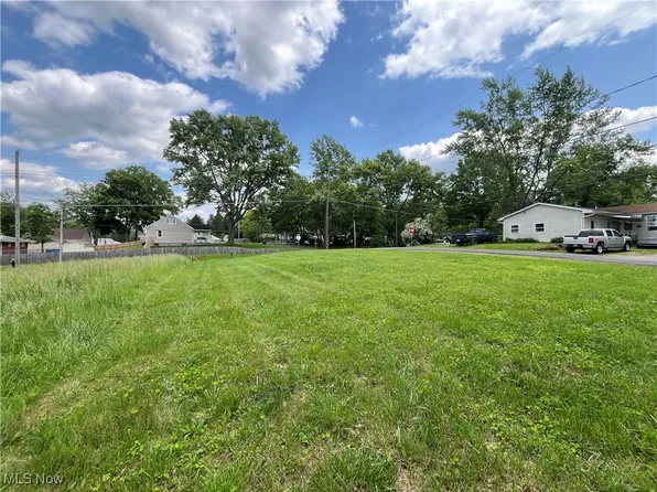 3037 Shelburn Ave, Akron, OH 44312