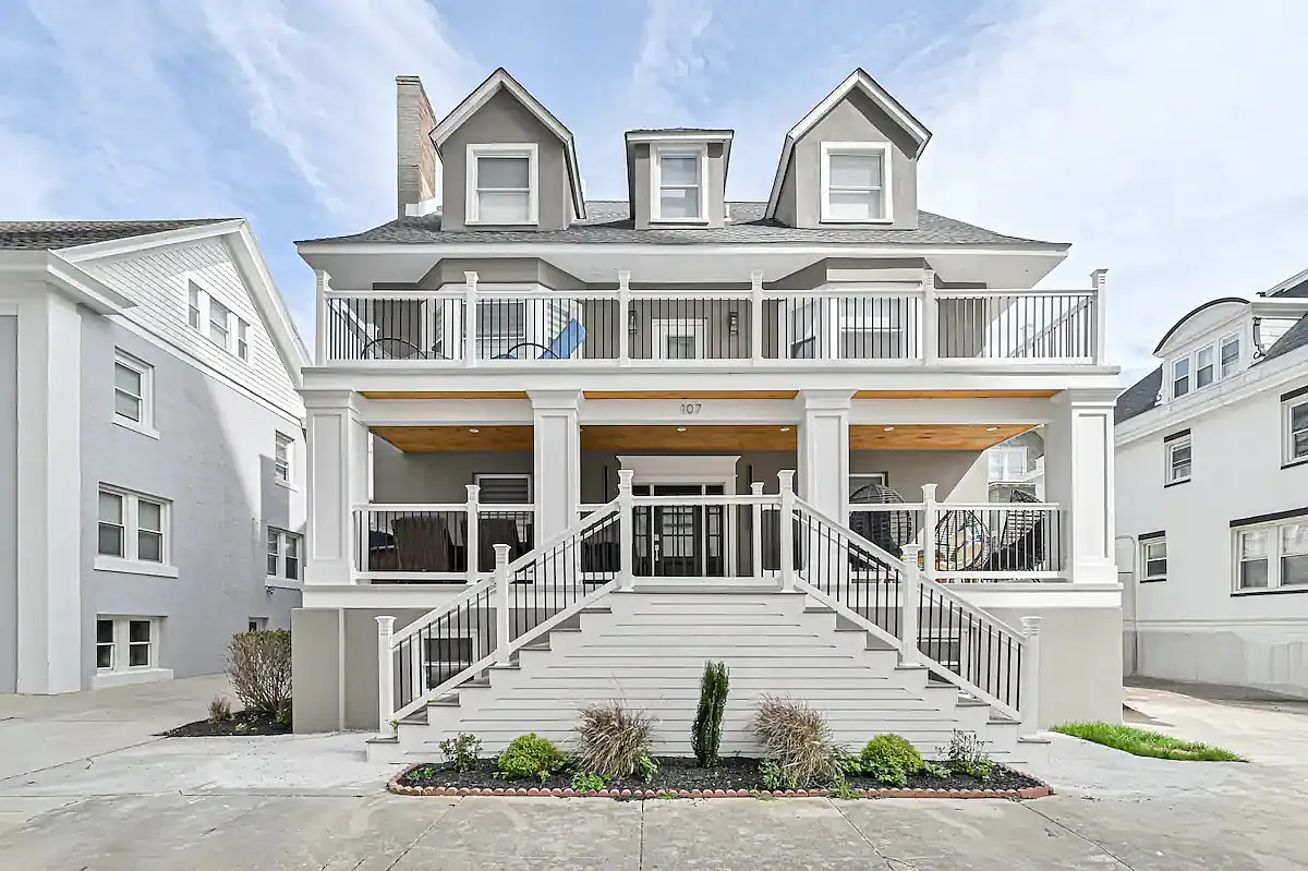 8 bed, 3626 sqft, $60,000 — Photo 1