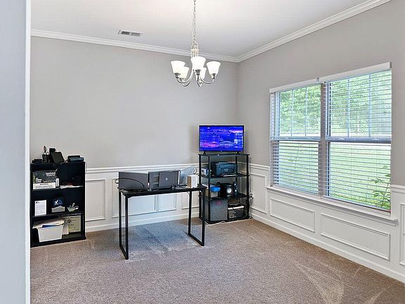 5th image of 415 Fieldcrest Dr