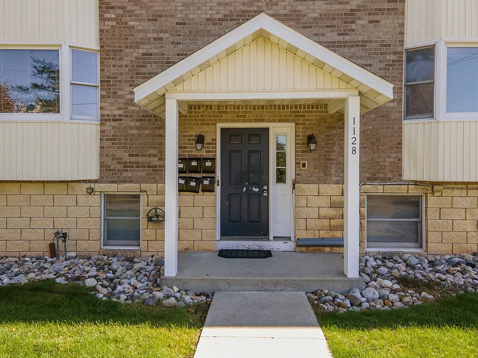 1128 Western Ave #1A