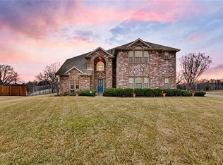 724 Lakewood Dr, Kennedale, TX 76060