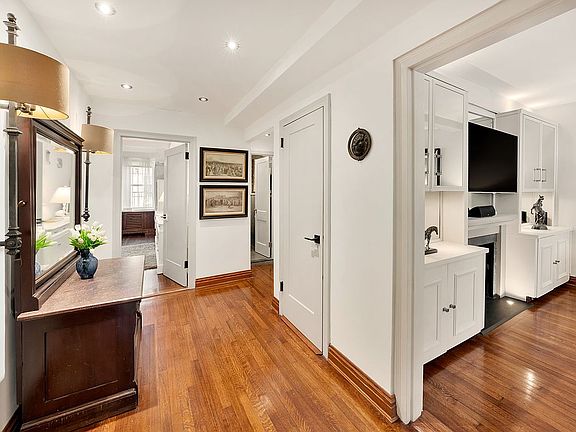 5th image of 325 E 72nd St APT 2D