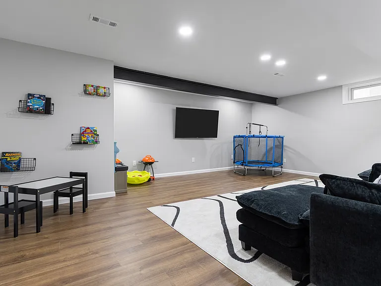 64 Brewster Dr — Photo 28