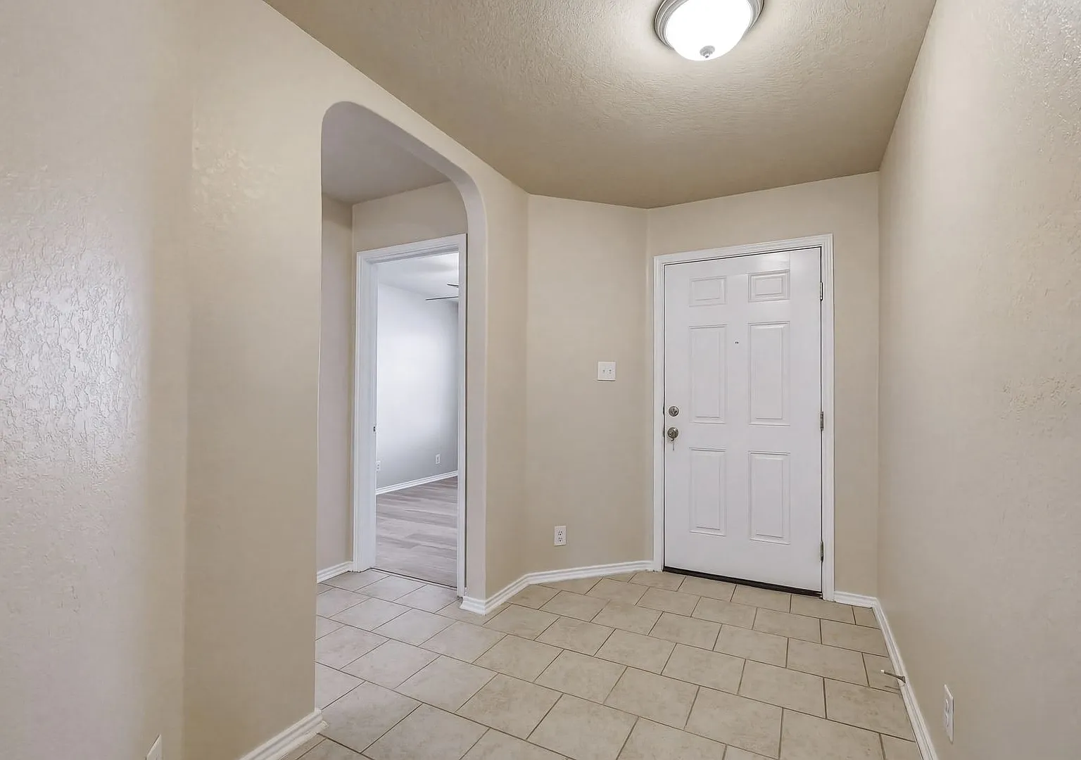 Large one story in Valley Ranch — Photo 2