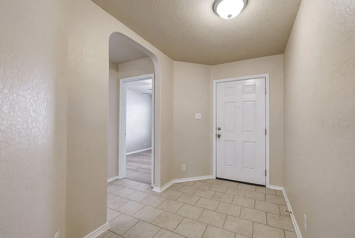 Building Photo - 8810 Double Oak
