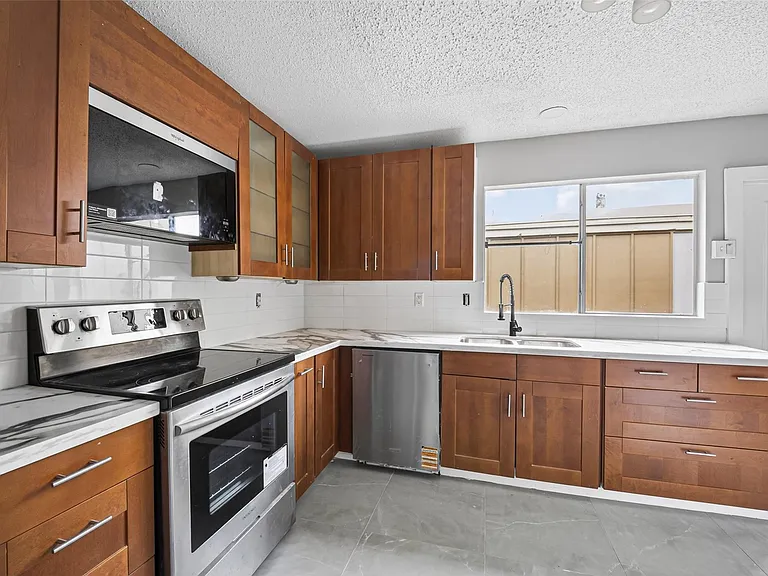 2340 Woodland Park Dr #113 — Photo 21