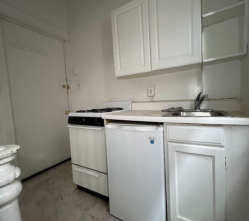 1st image of 2211-13-15 Spruce St #1102