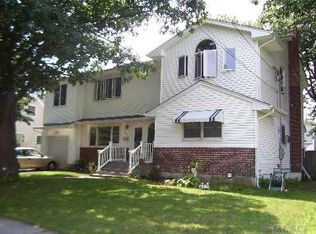 49 Midwood Ave, Farmingdale, NY 11735